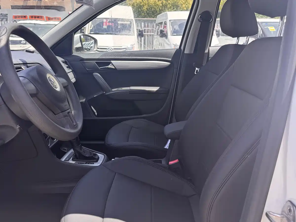 Volkswagen Lavida 2013 Facelift Classic 1.6L Automatic Trend фото 11