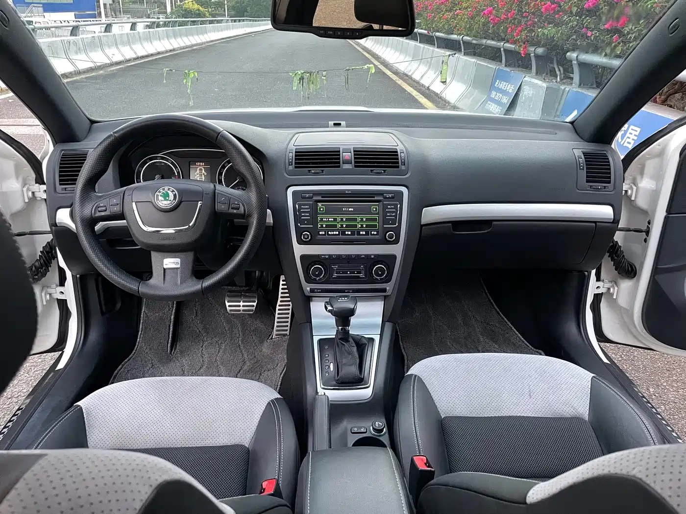 Škoda Octavia 2010 2.0TSI RS фото 7