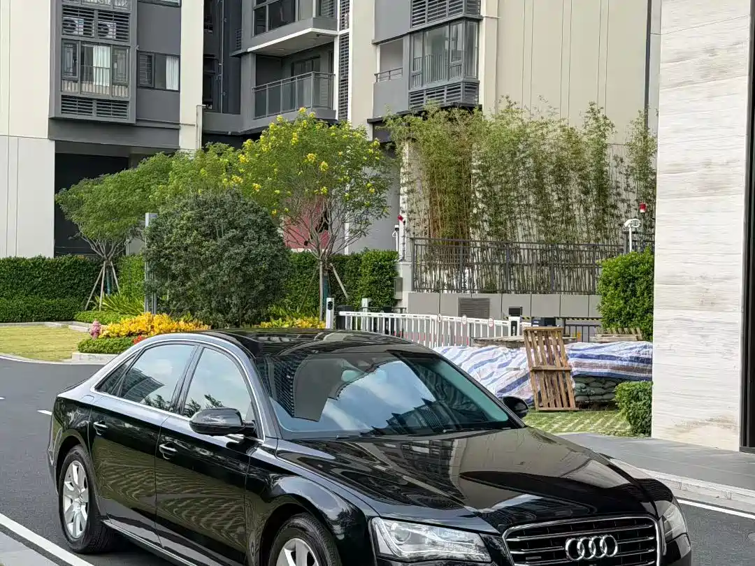 Audi A8 2013 A8L 45 TFSI quattro Comfort фото 3