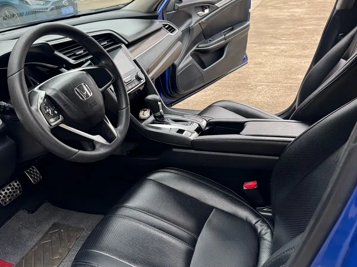 Фото 7 - Honda Civic
