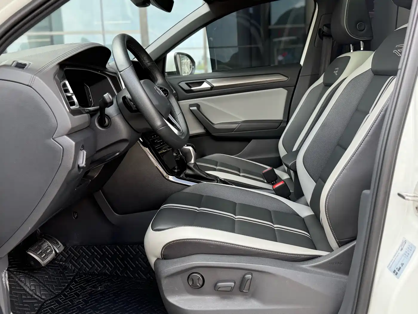 Volkswagen T-ROC 2023 300TSI DSG 2WD Dawn Edition фото 19