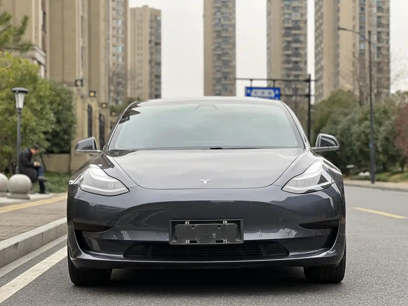 TESLA MODEL 3