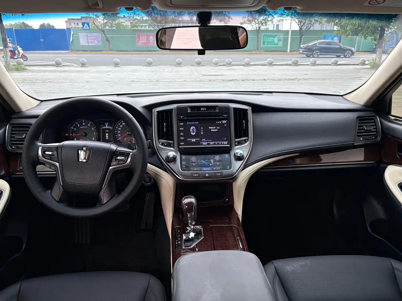 Фото 4 - Toyota Crown