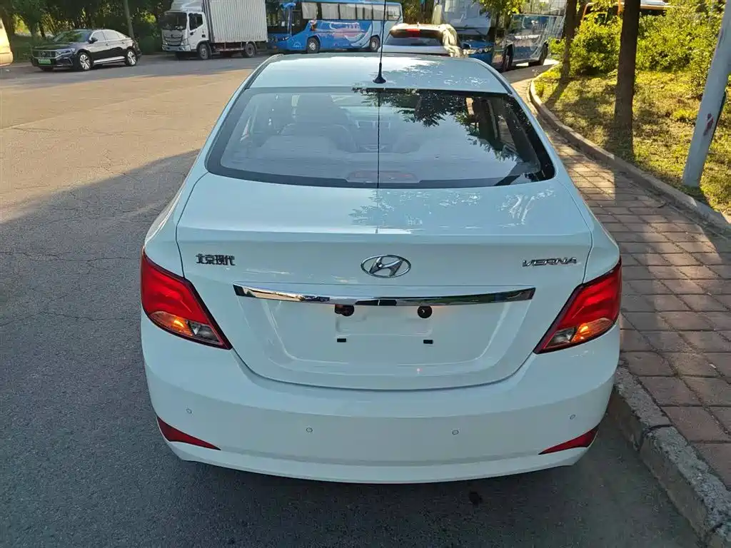 Hyundai Verna 2014 1.4L Automatic Leading GLX фото 4