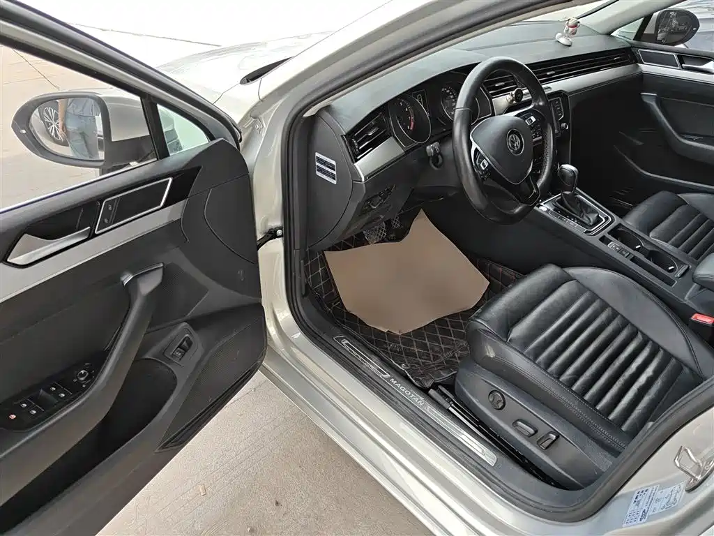 Volkswagen Magotan 2017 330TSI DSG Leading фото 16