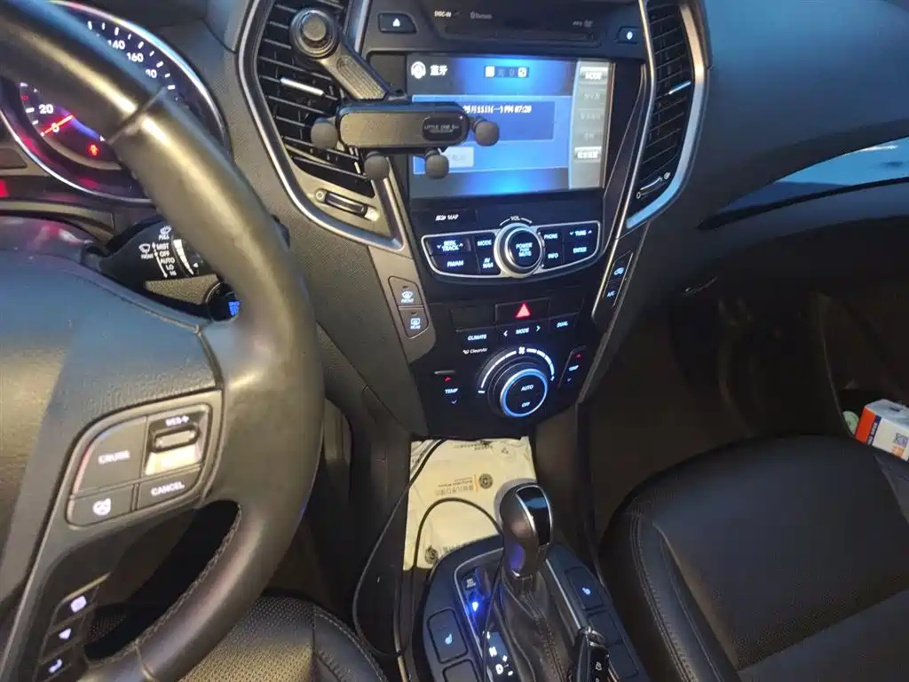 Hyundai Grand Santa Fe 2013 3.0L 7-Seater 4WD Comfort Edition фото 9
