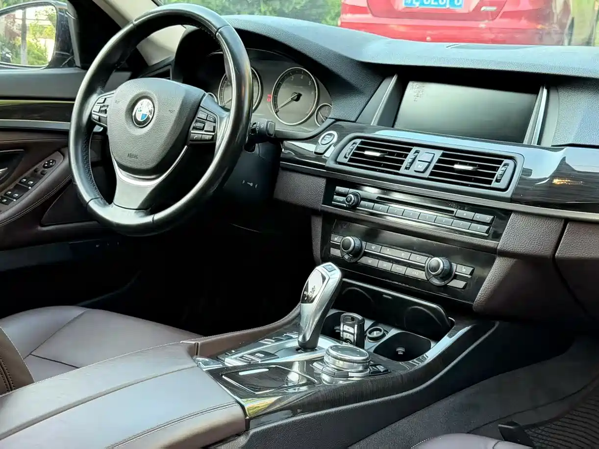 BMW 5 Series 2014 525Li Luxury Design Package фото 6