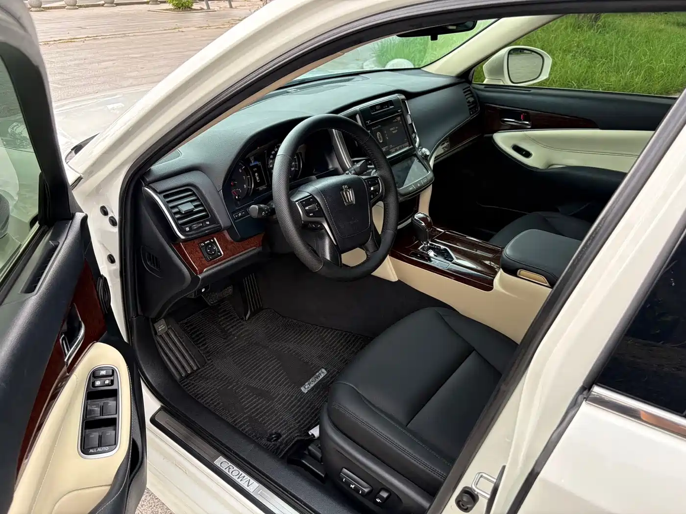 Фото 5 - Toyota Crown