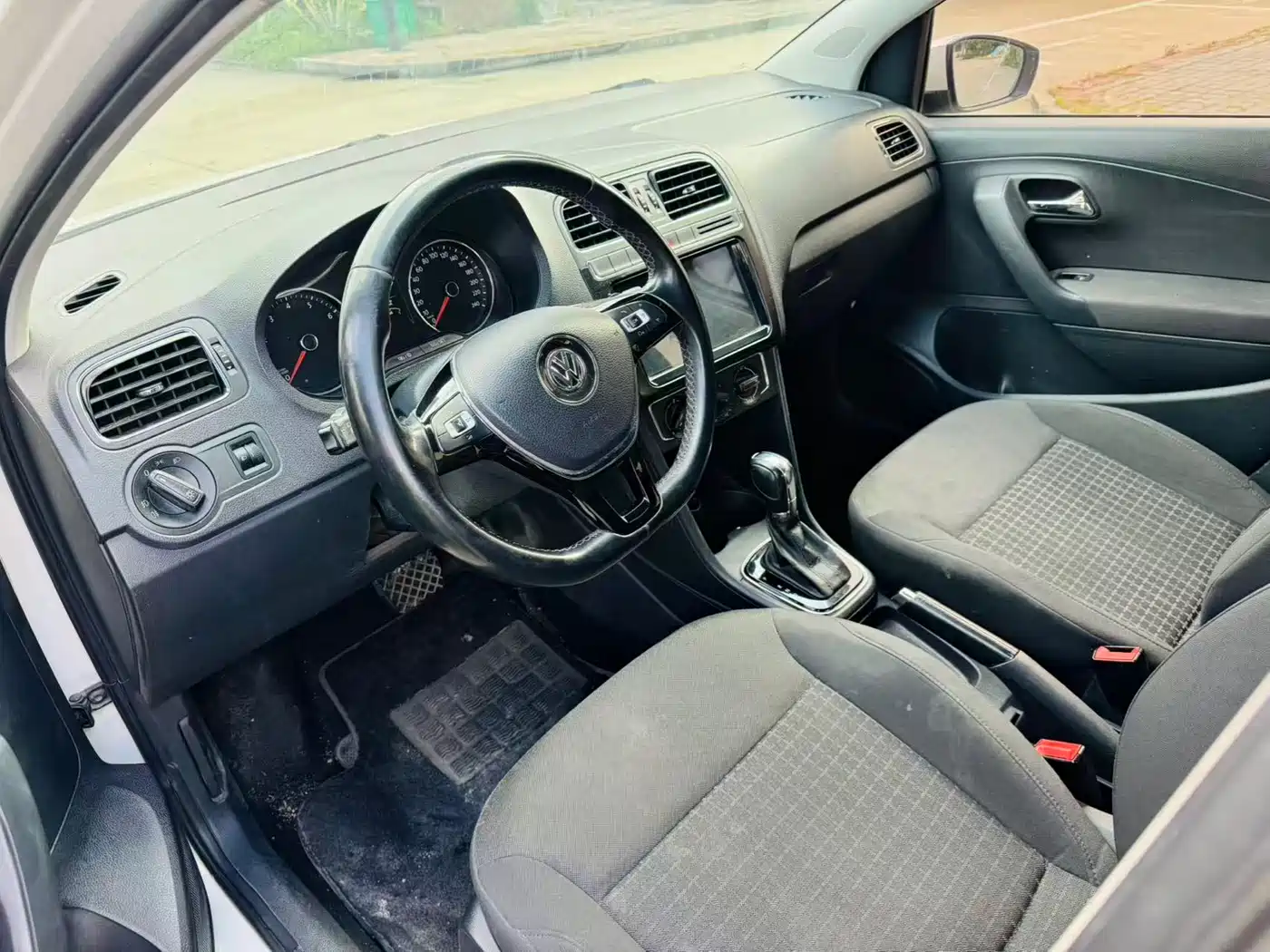 Volkswagen Polo 2016 1.6L Automatic Comfort фото 7