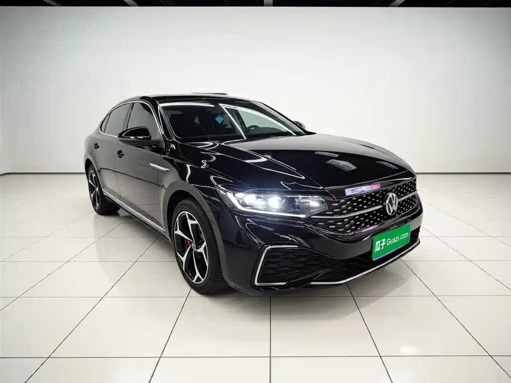 Volkswagen Passat 2025 Outstanding 330TSI Starlight Elite Edition фото 4