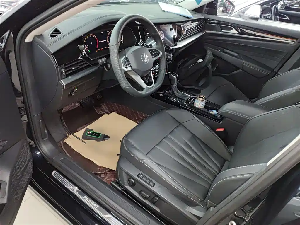 Volkswagen Passat 2025 Outstanding 330TSI Starlight Elite Edition фото 15
