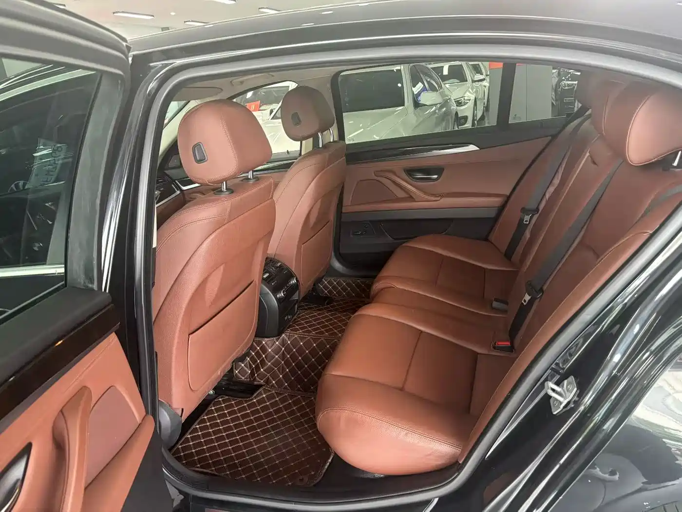 BMW 5 Series 2014 528Li Leading Edition фото 5