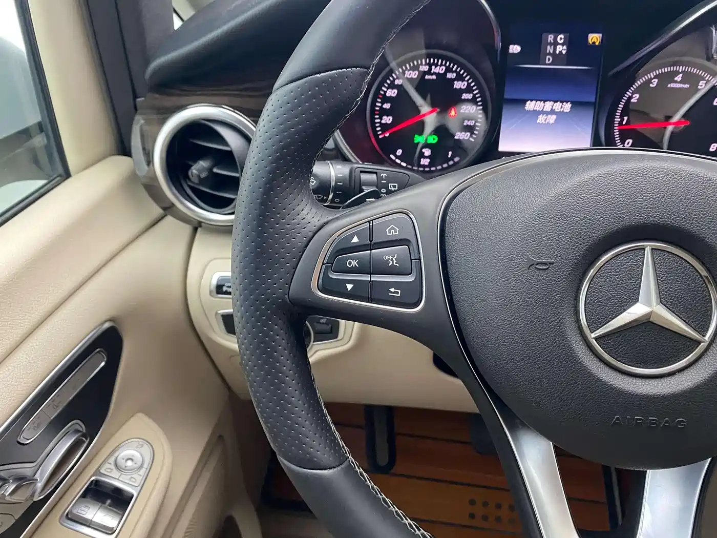 Mercedes-Benz V-Class 2016 V 260 Navigator фото 24