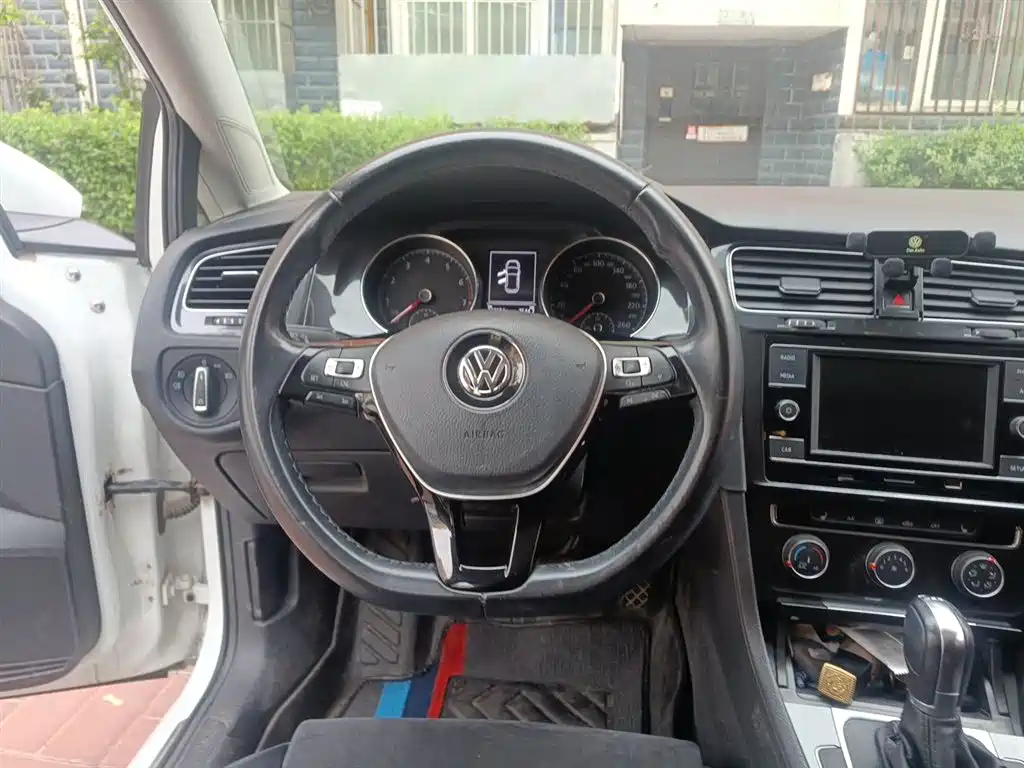 Volkswagen Golf 2018 230TSI Automatic Comfort фото 3