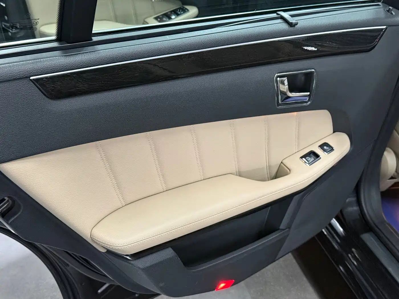Mercedes-Benz E-Class 2010 E 300 L Fashion фото 10