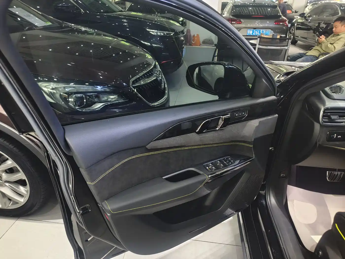 Lynk & Co 03 2022 03+ 2.0TD Auto Wind Rider Edition фото 4