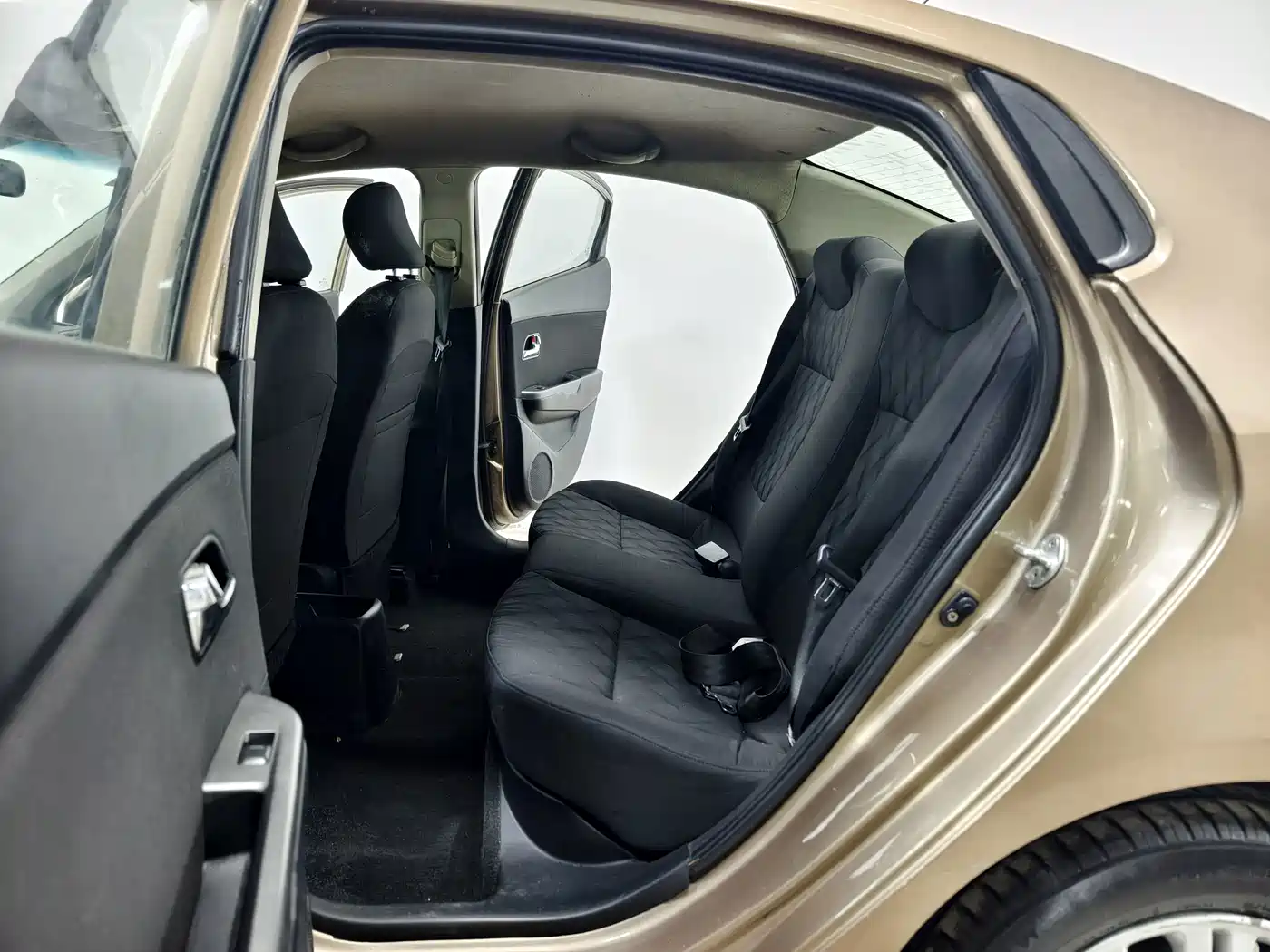 Photo 12 - Kia K2