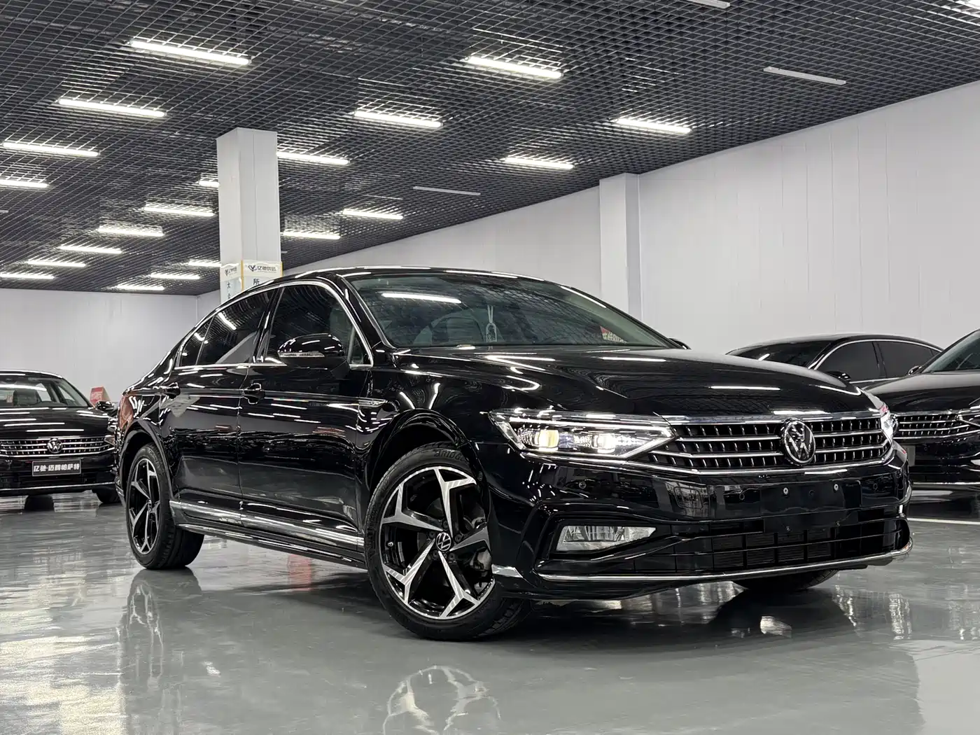 Volkswagen Magotan 2023 Model 2 Million Commemorative Edition 380TSI DSG Flagship фото 3