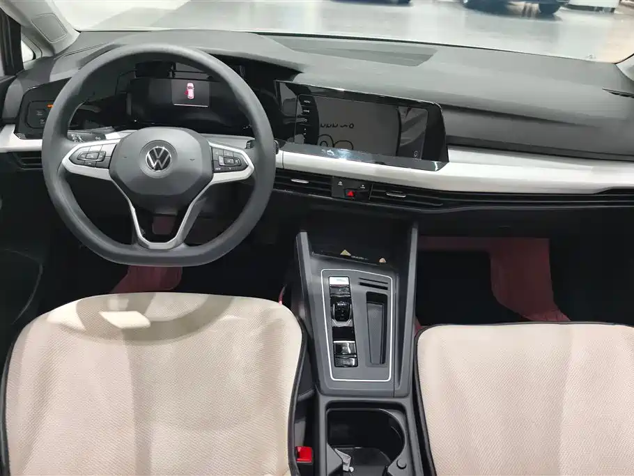 Volkswagen Golf 2021 200TSI DSG фото 12