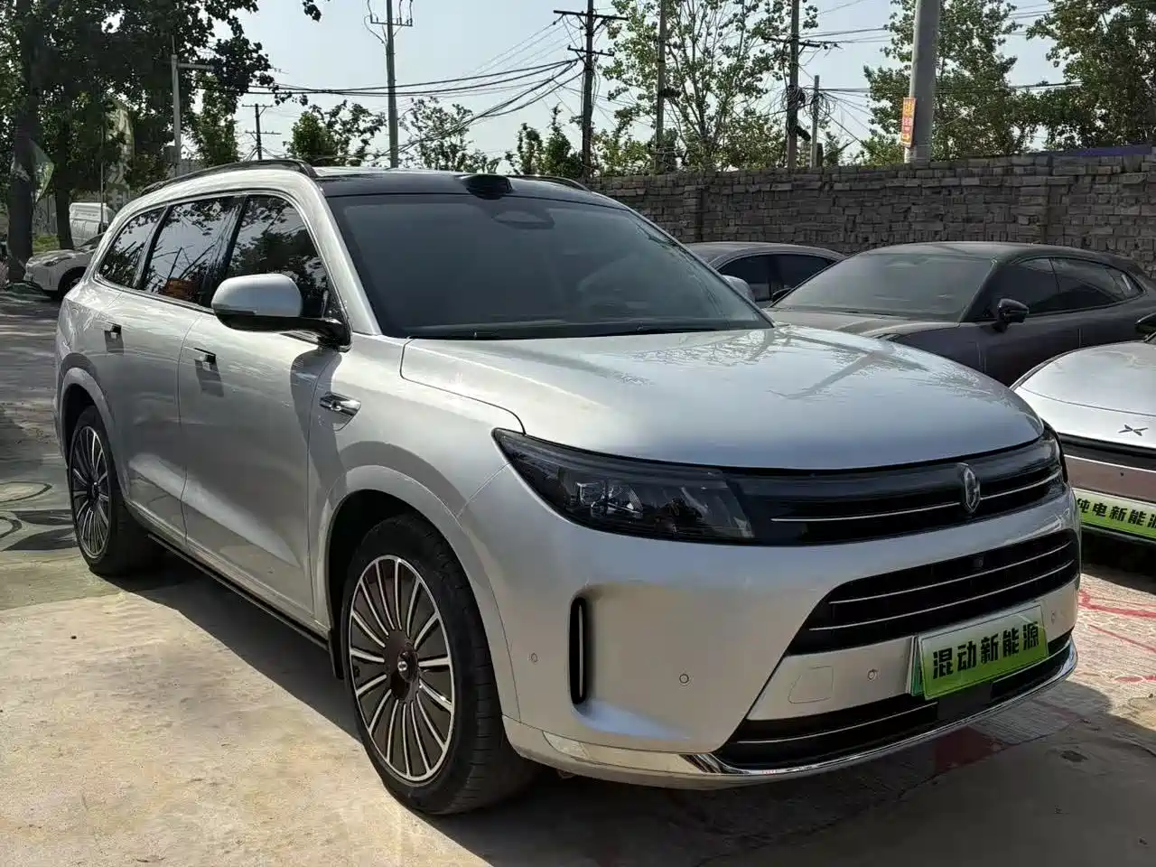 AITO Wenjie AITO M7 2024 1.5T Smart AWD Max Edition 5-Seater фото 3