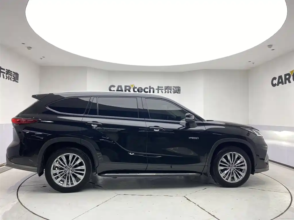 TOYOTA HIGHLANDER