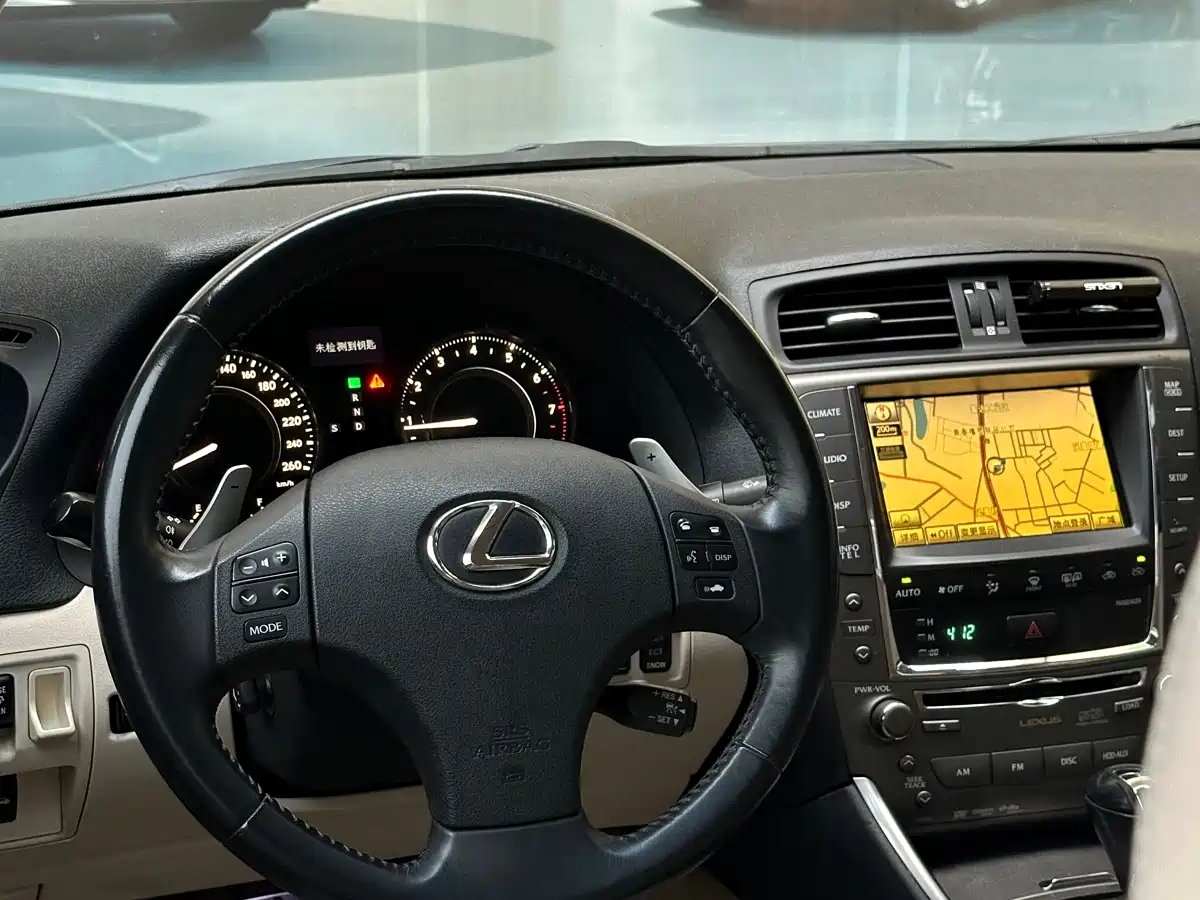 Lexus IS 2009 300C фото 10