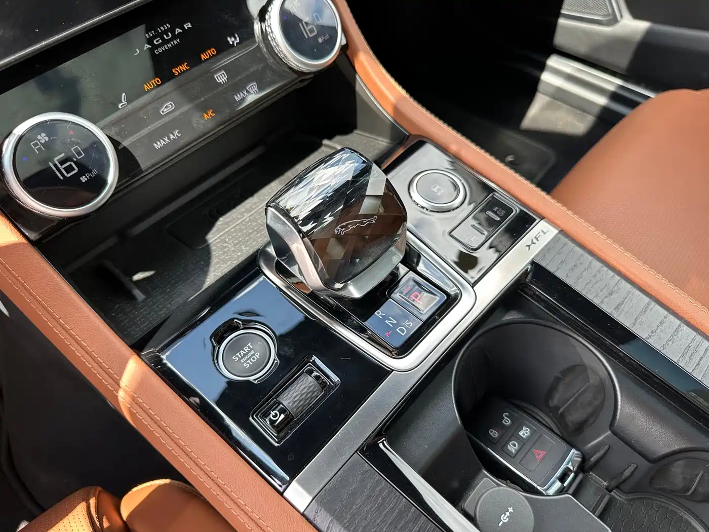 Photo 17 - Jaguar XFL
