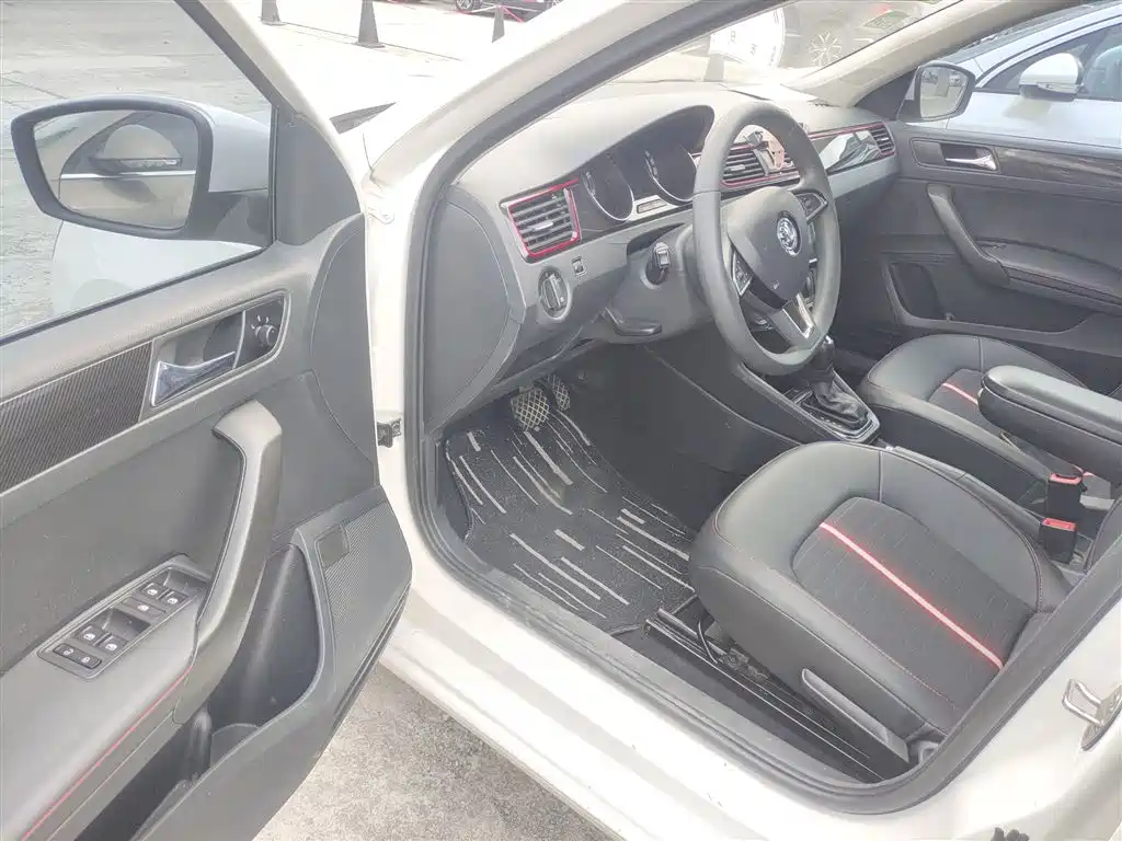 Škoda Skoda Rapid Spaceback 2020 1.5L Auto Comfort фото 12