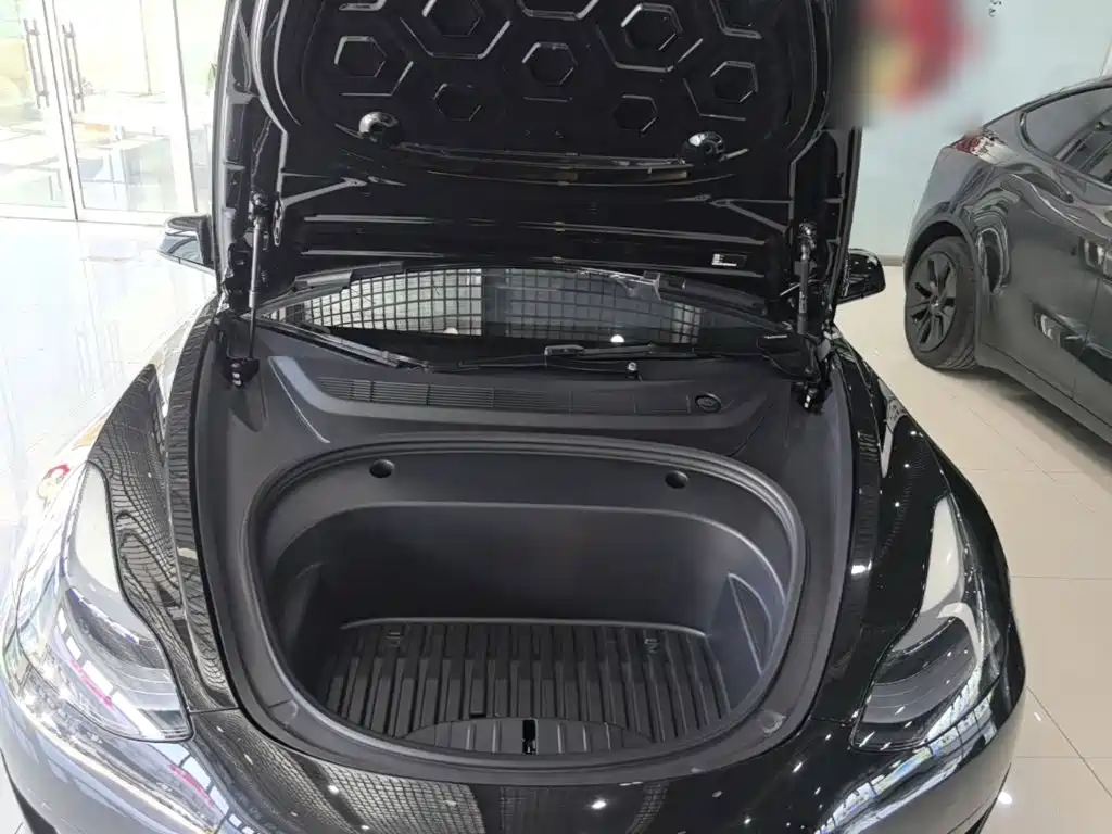 Фото 20 - Tesla Model 3