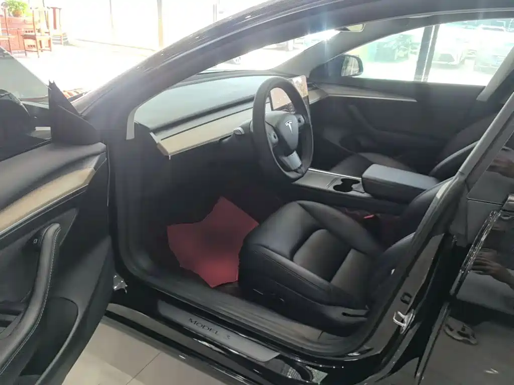 Фото 16 - Tesla Model 3