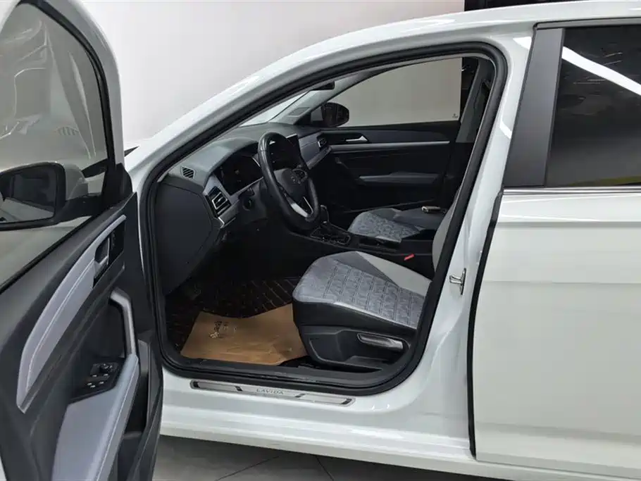 Volkswagen Lavida 2023 1.5L Auto Luxury Edition фото 9