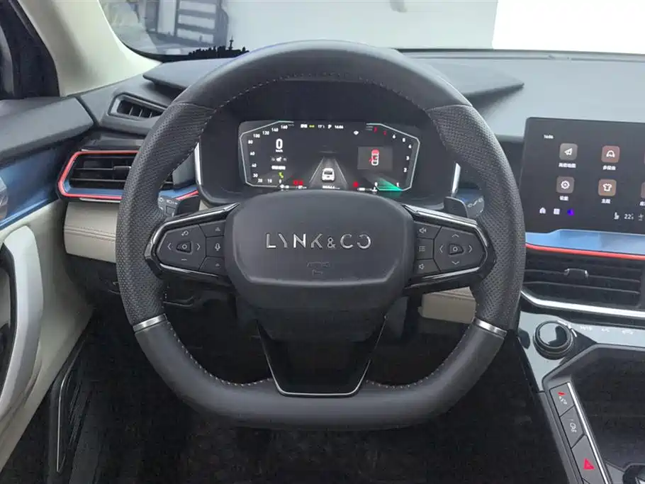 Lynk & Co 06 2020 1.5T Halo фото 15