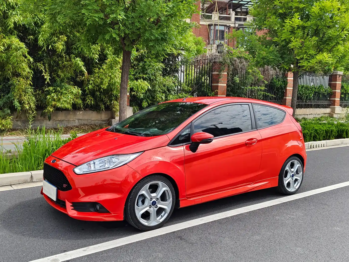 Ford Fiesta (Import) 2013 1.6T ST фото 17