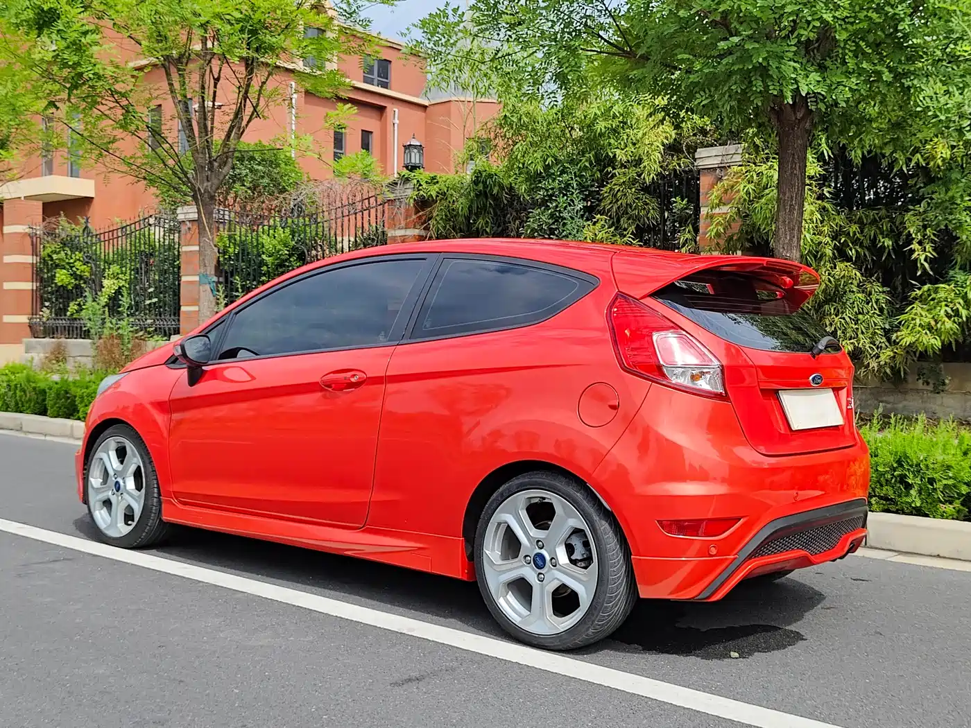 Ford Fiesta (Import) 2013 1.6T ST фото 32
