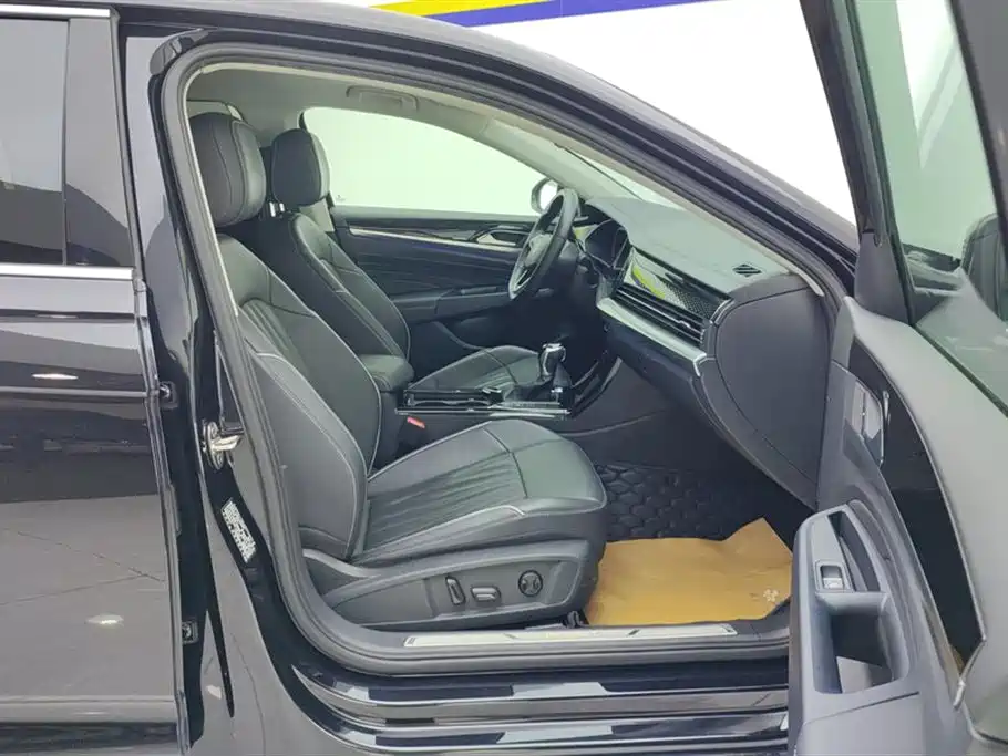 Volkswagen Passat 2023 Facelift 330TSI Luxury Edition фото 8