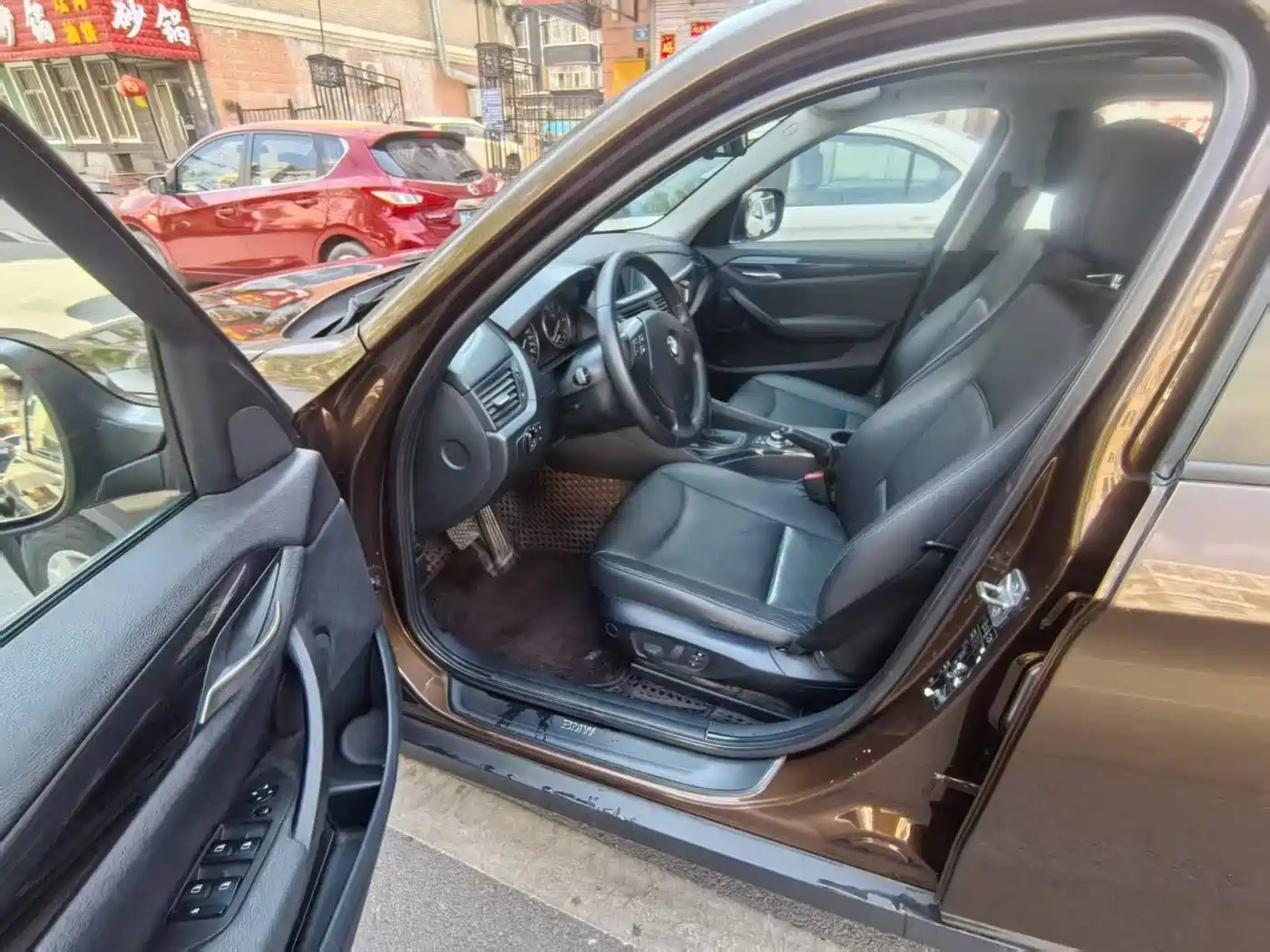 BMW X1 (Import) 2010 sDrive18i Luxury Model фото 8