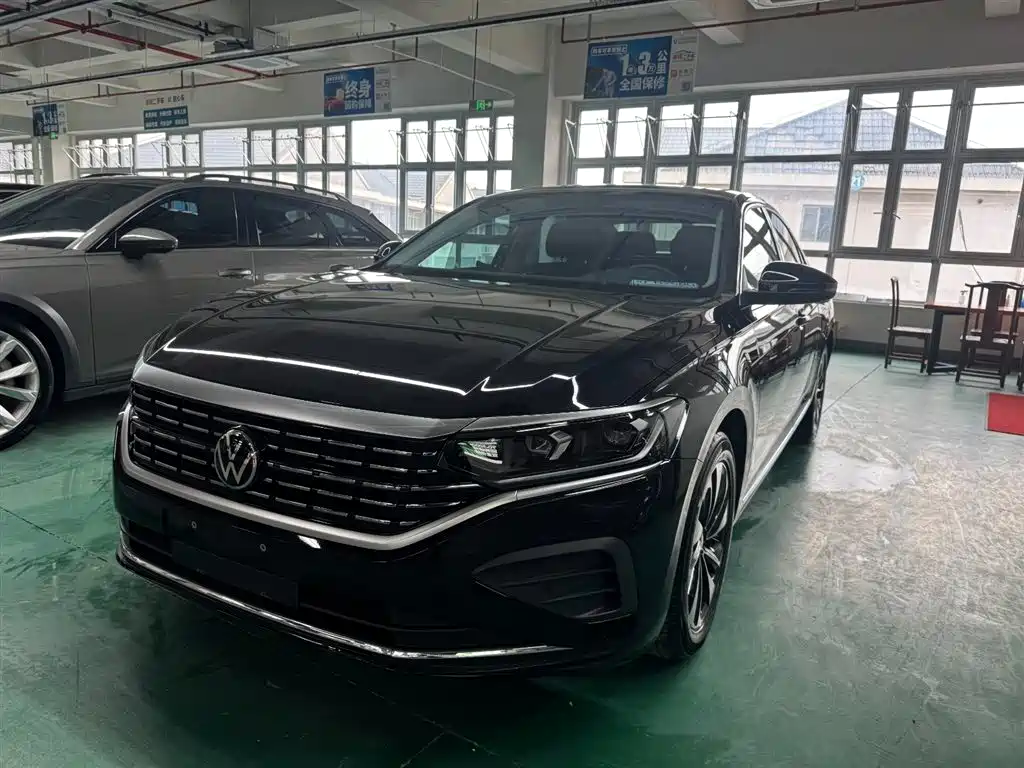 VOLKSWAGEN PASSAT 2024