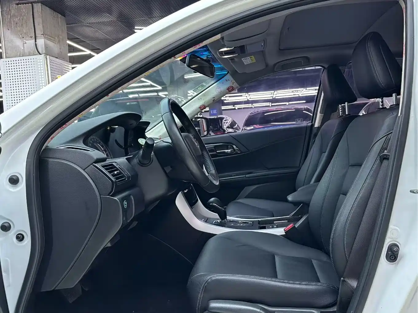 Honda Accord 2016 2.0L Elite Edition фото 4