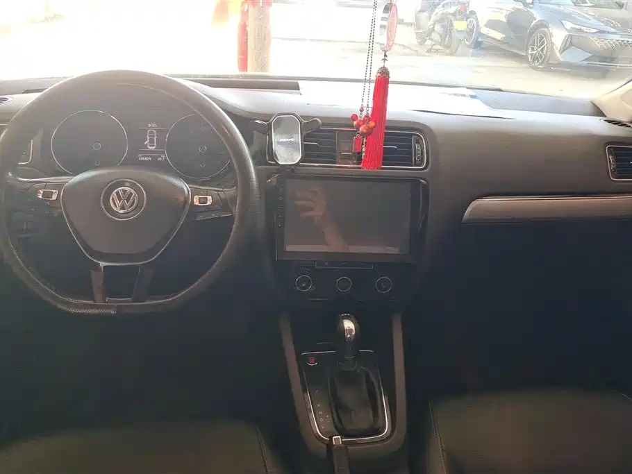 Volkswagen Sagitar 2017 180TSI Auto Exclusive Edition фото 12