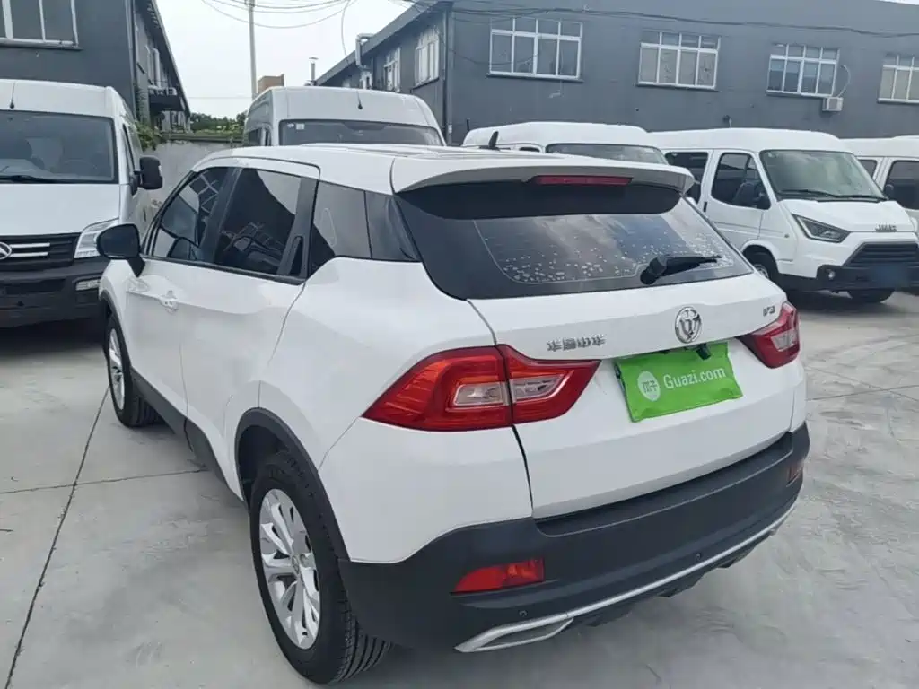 Фото 5 - Zhonghua V3