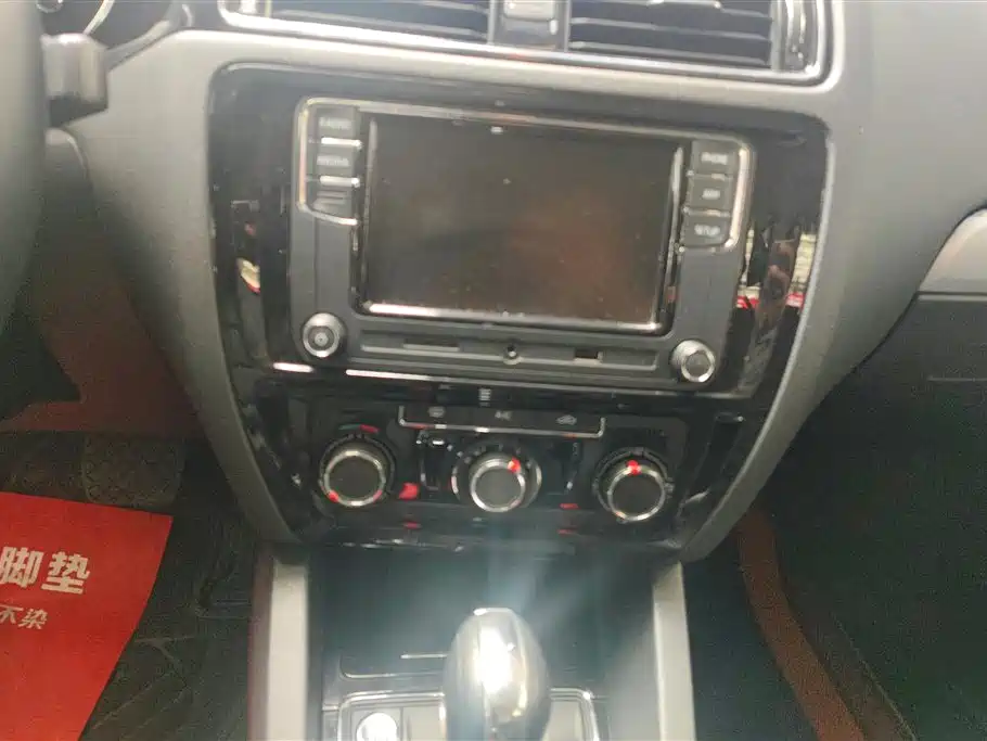 Volkswagen Sagitar 2018 1.6L Automatic Comfort фото 13
