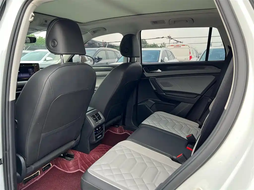 Volkswagen Tayron 2023 280TSI 2WD Luxury Plus Advanced Edition фото 12