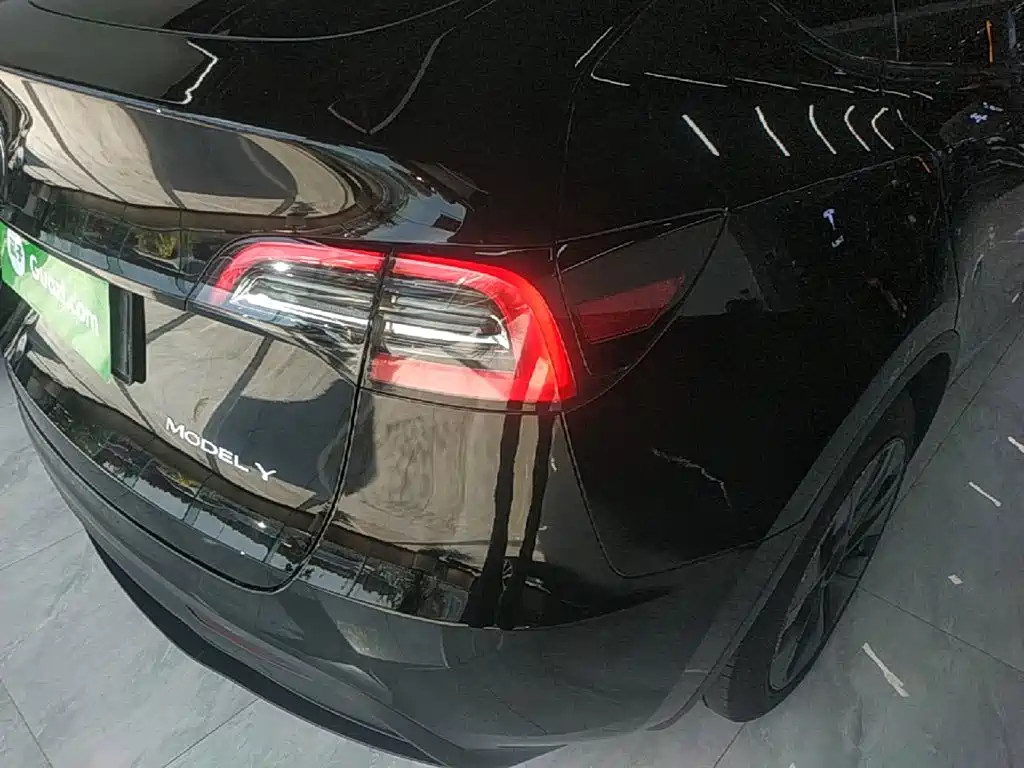 Фото 8 - Tesla Model Y