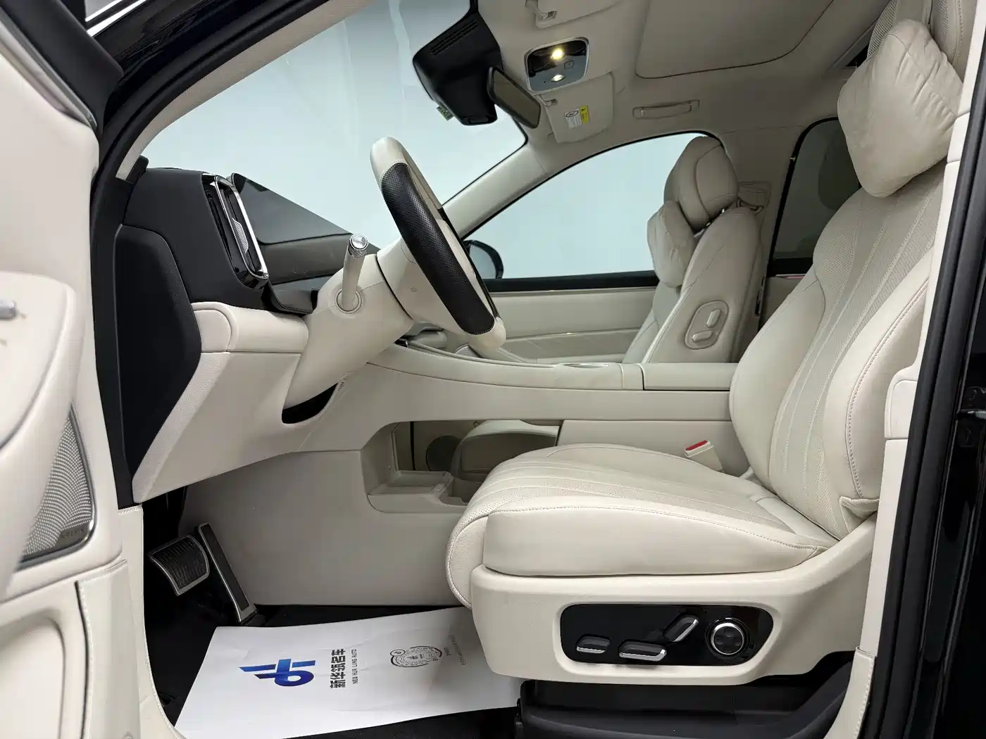 AITO Wenjie AITO M8 2025 Extended Range Ultra 53.4kWh 6-Seater фото 10