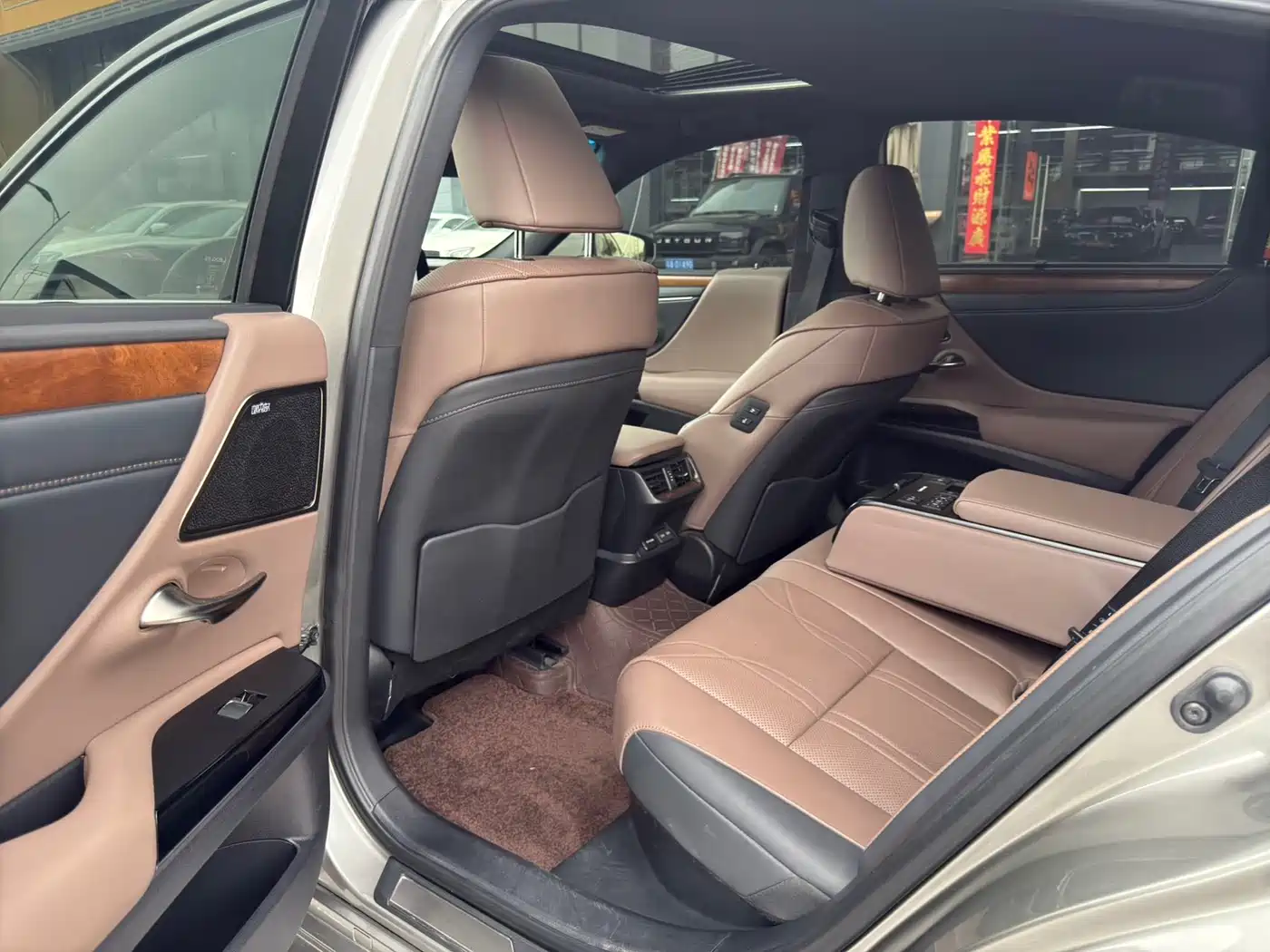 Lexus ES 2022 300h Ultimate Edition фото 5