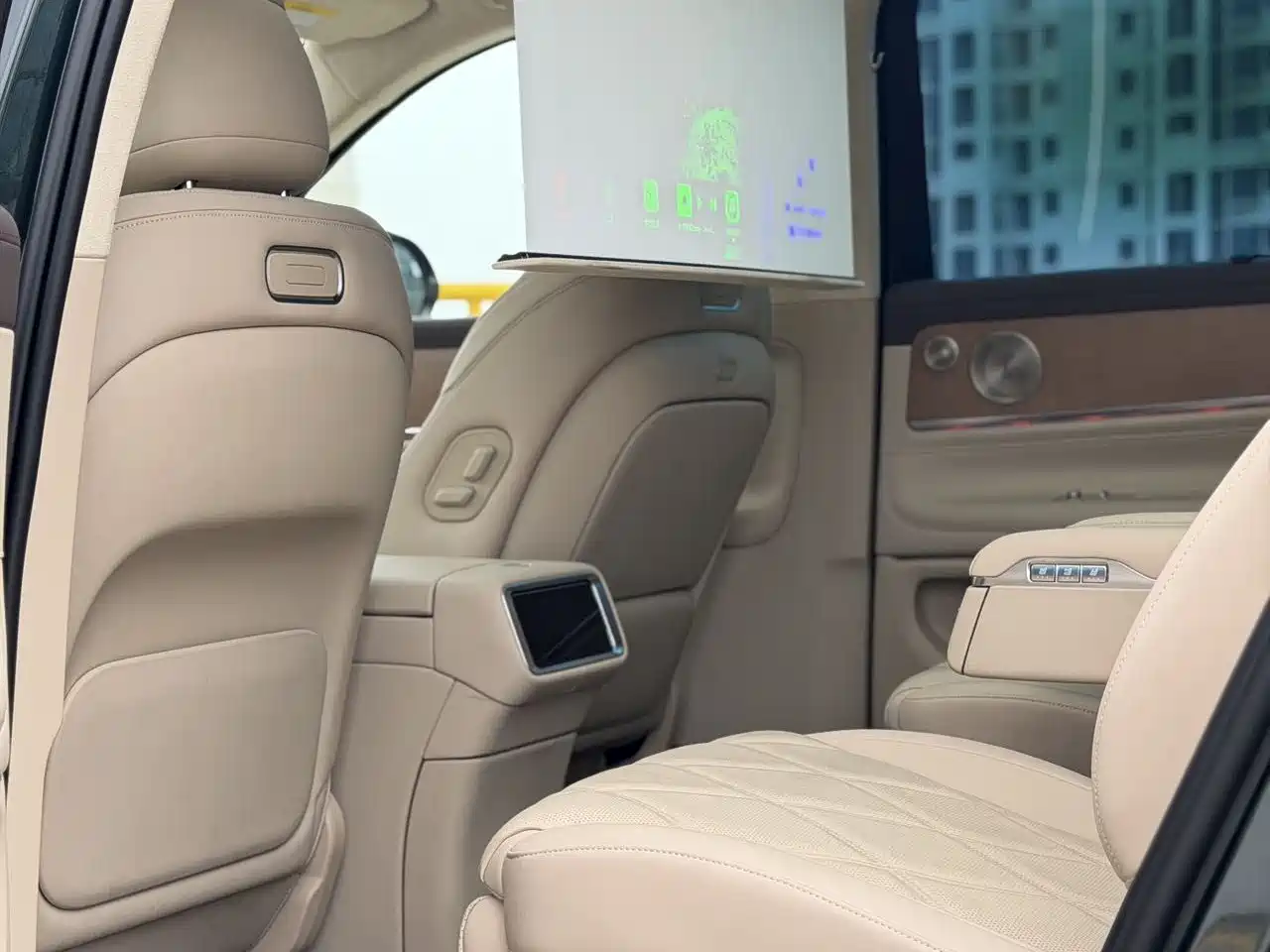 AITO Wenjie AITO M9 2025 Pure Electric Ultra 100kWh 6-Seater фото 18