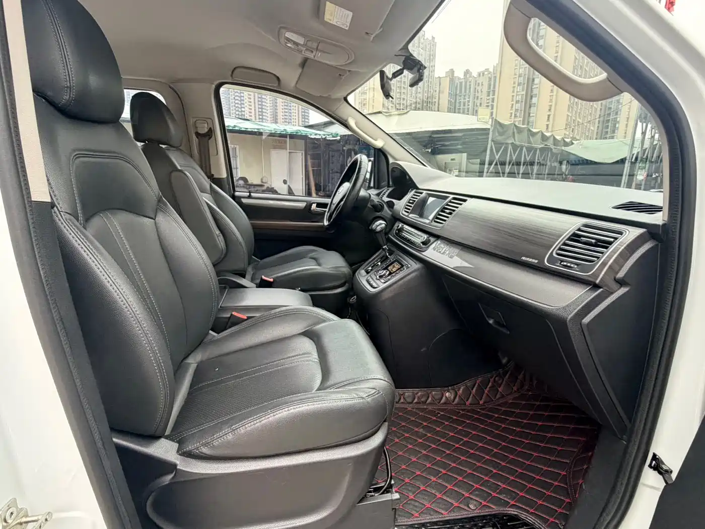 SAIC Maxus Maxus G10 2021 2.0T Automatic Elite Edition Gasoline 7-Seater фото 10