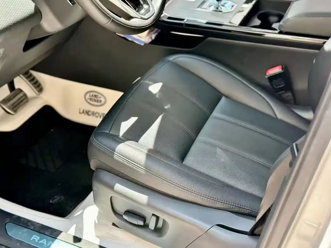 Photo 9 - Land Rover Range Rover Evoque
