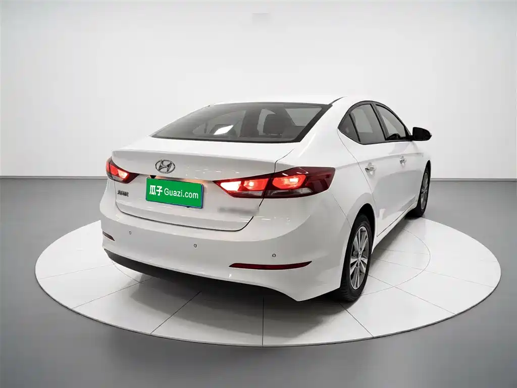 Hyundai Elantra 2016 1.6L Manual Smart & Vibrant Model фото 5