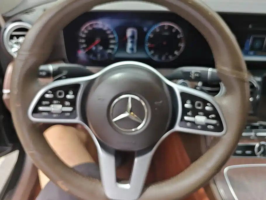 صورة 15 - Mercedes-Benz E-Class